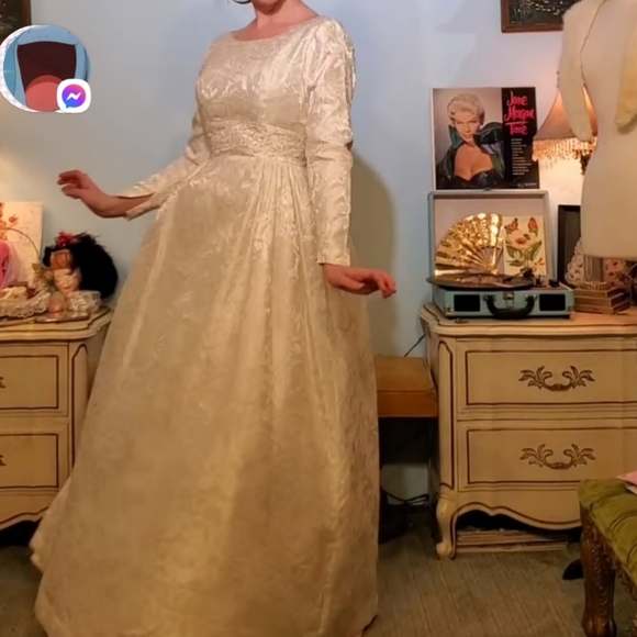 Vintage 60s Wedding Gown - Picture 2 of 7